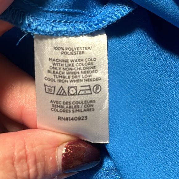 Loft Ladies Blue Dress Shirt, EUC, Size Medium - Picture 3 of 9